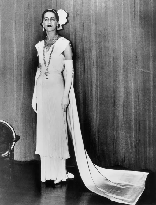 Диана Вриланд в Букингемском дворце, 1933