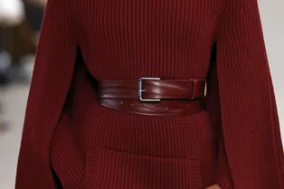 Старый свитер — новый образ. Это лучший модный лайфхак 2026 года