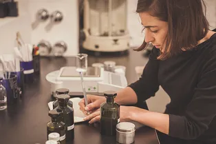 Как подступиться к нишевым ароматам: рассказывает парфюмер Мари Урбан Ле Февр