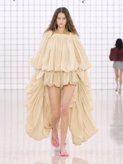 Chloé весна-лето 2025