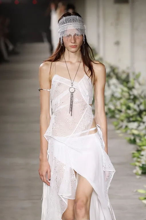 Ann Demeulemeester весна-лето 2025 Ann Demeulemeester весна-лето 2025