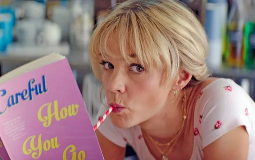 Кадр из фильма «Девушка, подающая надежды», 2020 Кадр из фильма «Девушка, подающая надежды», 2020