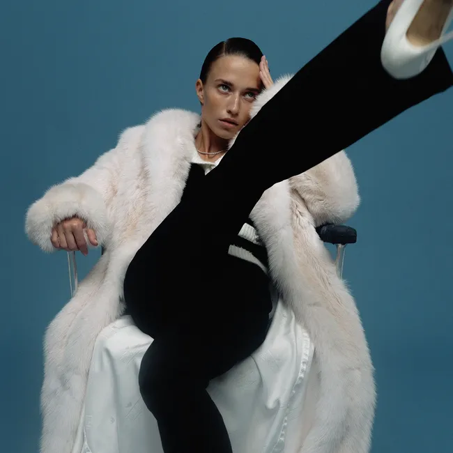 Как перестать захламлять гардероб ненужными вещами: советы от стилистов