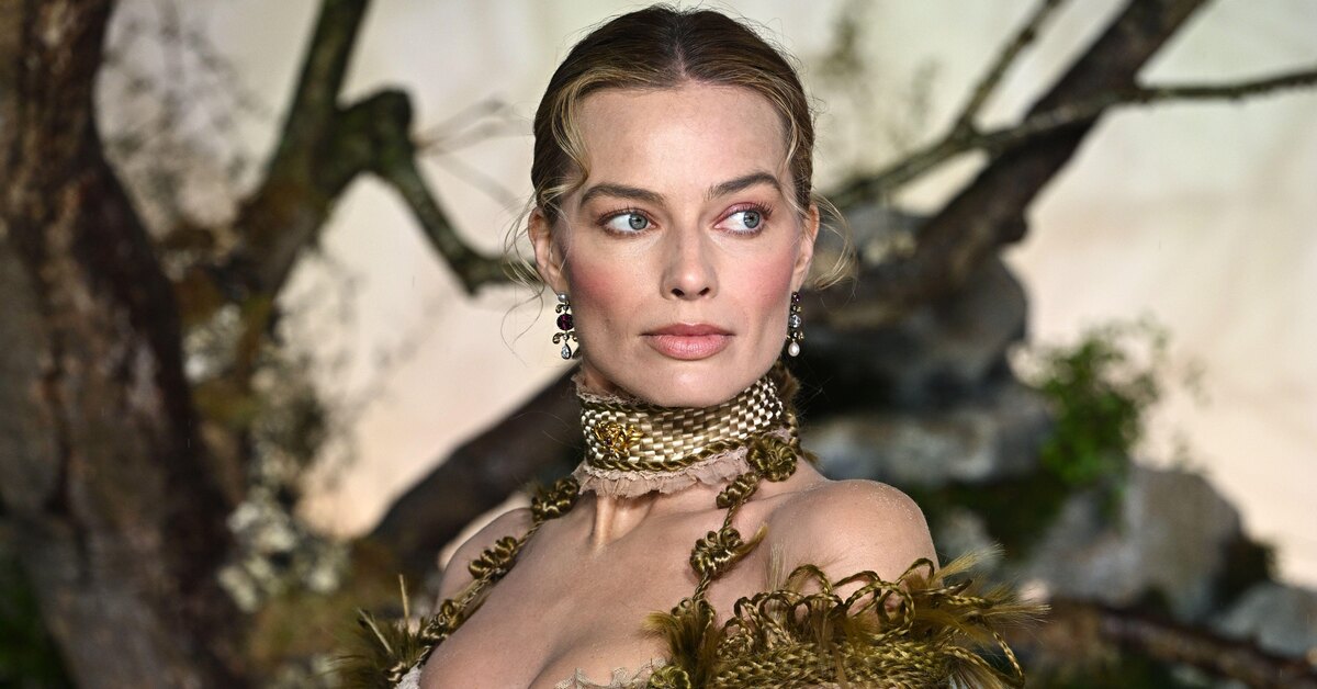 Викторианская Барби: Марго Робби в промо-туре «Грозового перевала»