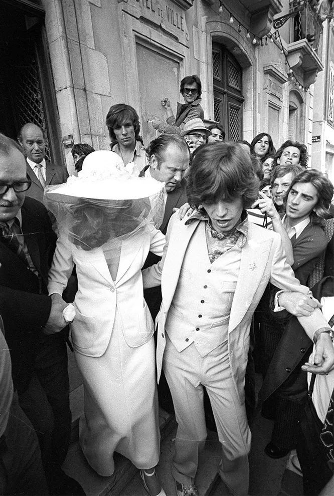 С Миком Джаггеров в день их свадьбы, 1971 год