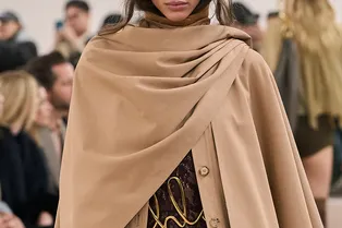 8 стильных палантинов, которые согреют дождливой осенью