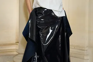 Самая модная юбка весны-2026 — непременно из этого материала