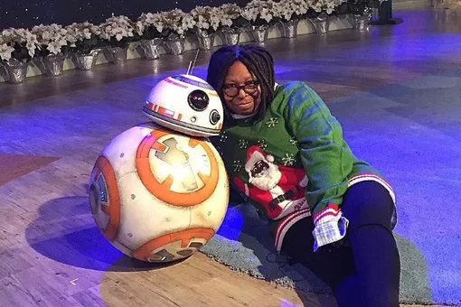 «Уродливые» рождественские свитера от Вупи Голдберг «Уродливые» рождественские свитера от Вупи Голдберг