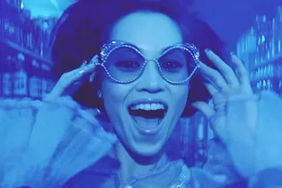 Сквозь розовые очки: сюрреалистичная короткометражка Marc Jacobs Сквозь розовые очки: сюрреалистичная короткометражка Marc Jacobs