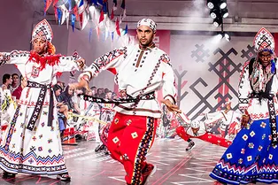 Русский национальный костюм XXI века в коллекции Jahnkoy