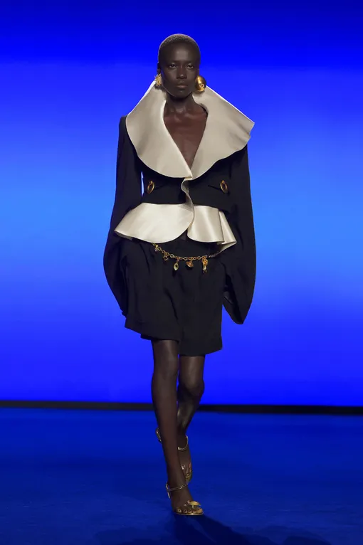 Schiaparelli весна-лето 2025 Schiaparelli весна-лето 2025