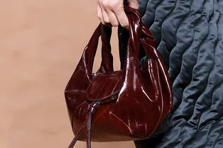 Эта трендовая сумка наверняка уже есть в вашем гардеробе Эта трендовая сумка наверняка уже есть в вашем гардеробе