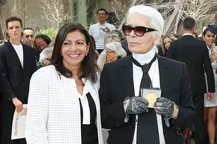 «Вы настоящий француз»: мэр Парижа Анн Идальго вручила Карлу Лагерфельду медаль города «Вы настоящий француз»: мэр Парижа Анн Идальго вручила Карлу Лагерфельду медаль города