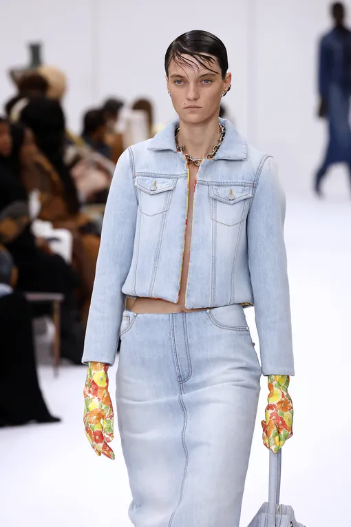 Acne Studios весна-лето 2025 Acne Studios весна-лето 2025