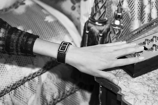Code Coco. Steel case. Steel bezel set with 52 brilliant-cut diamonds. Black lacquered dials, one set with one princess-cut diamond. Steel and black ceramic bracelet. High precision quartz movement. Water resistance: 30 meters. Dimensions: 38.1 x 21.5 mm. Diamonds: ~0.63 Code Coco. Steel case. Steel bezel set with 52 brilliant-cut diamonds. Black lacquered dials, one set with one princess-cut diamond. Steel and black ceramic bracelet. High precision quartz movement. Water resistance: 30 meters. Dimensions: 38.1 x 21.5 mm. Diamonds: ~0.63
