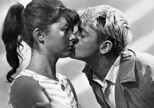 Кадр из фильма Леонида Гайдая «Операция "Ы" и другие приключения Шурика», 1965 год