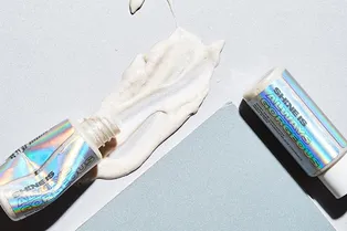 Срочно на полку: этичная косметика с пудрой жемчуга от молодого российского бренда Shine Is