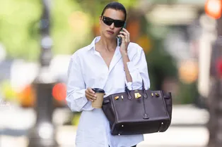 Новый образ Ирины Шейк для лета в городе сможет повторить каждая