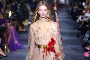 Valentino запускают новый сервис — винтажные вещи можно будет обменять на изделия из новых коллекций