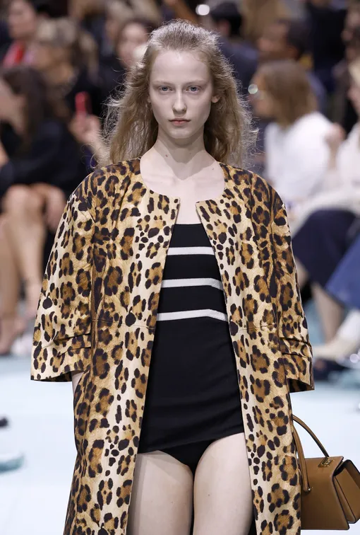 Prada весна-лето 2025
