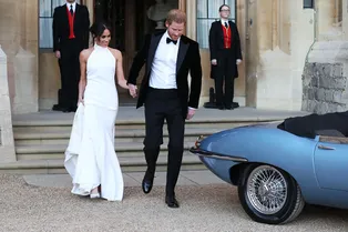 Свадебное платье Меган Маркл теперь можно купить в магазине, но только после фейсконтроля