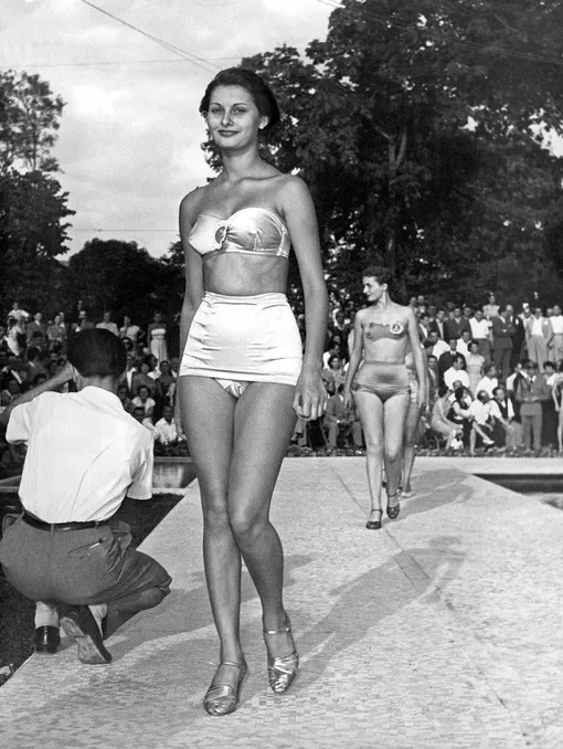 15-летняя Софи Лорен стала финалисткой конкурса Мисс Италия в Неаполе, 1950 год