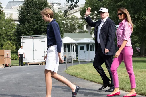 Дональд и Мелания Трамп с сыном