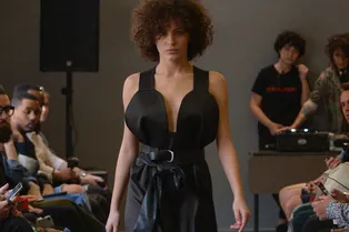 Костюмы-двойки и кожаные мини от тбилисского бренда Teyo