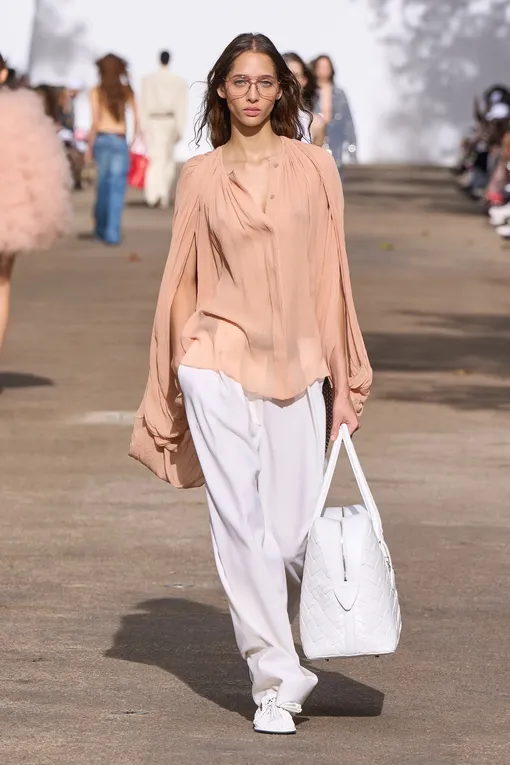 Stella McCartney весна-лето 2025 Stella McCartney весна-лето 2025
