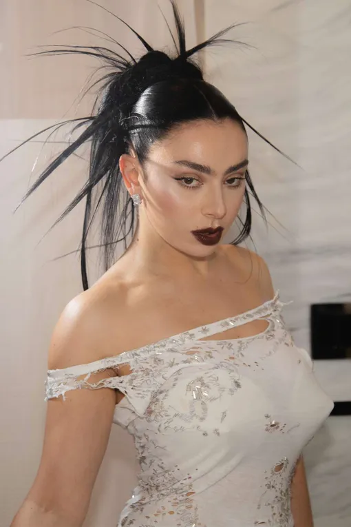 Charlie XCX на Met Gala в 2024 году