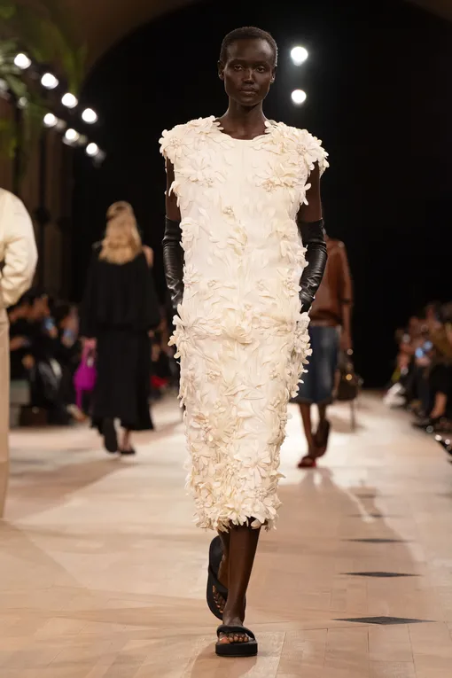 Balenciaga весна-лето 2026 Balenciaga весна-лето 2026