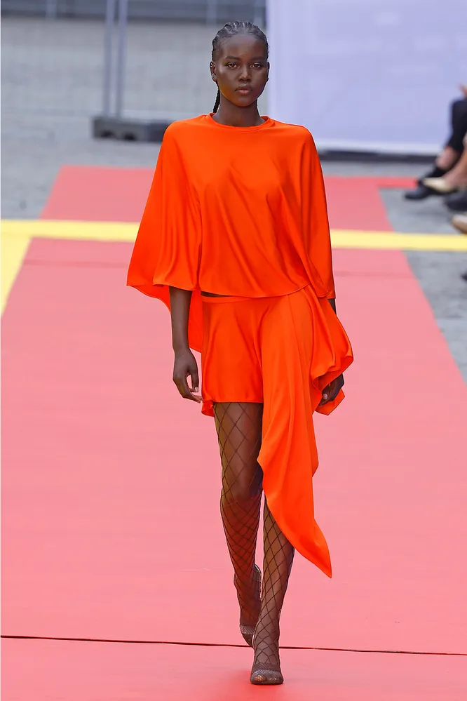 STELLA MCCARTNEY весна-лето 2023 STELLA MCCARTNEY весна-лето 2023