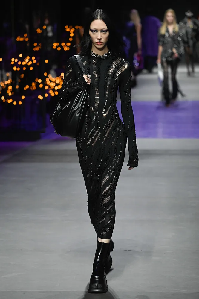 VERSACE весна-лето 2023 VERSACE весна-лето 2023