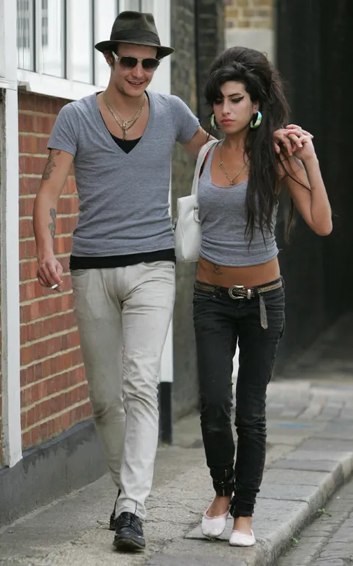 Эми Уайнхаус и муж Блейк Филдер-Сивил, 2007 год Эми Уайнхаус с мужем
