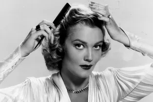 Как ухаживать за волосами в сентябре: лунный бьюти-календарь