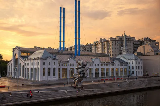 Cкульптура Урса Фишера «Большая глина №4» в Москве, 2021