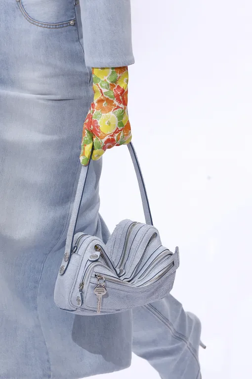 Acne Studios весна-лето 2025 Acne Studios весна-лето 2025
