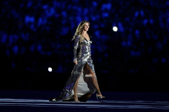 Кто создал «олимпийское» платье Жизель Бюндхен?