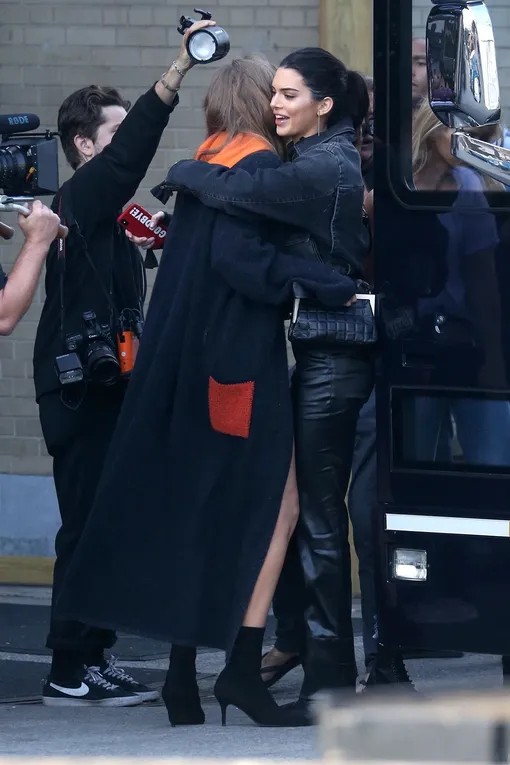 Джиджи Хадид и Кендалл Дженнер Джиджи Хадид и Кендалл Дженнер