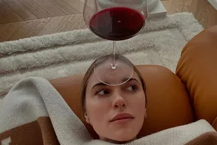 5 причин не отказываться от бокала красного вина за ужином