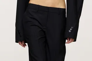 Черные брюки — это база. Какие модели будут в тренде в 2026 году