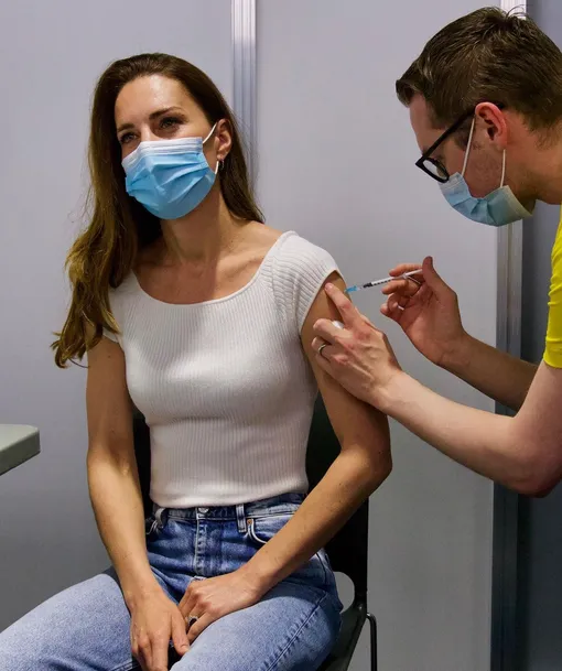 Кейт Миддлтон на вакцинации от коронавируса