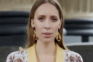 Дизайнер Maison Kaleidoscope Катя Комбарова — об экологичной моде и о том, почему она категорически против треников дома