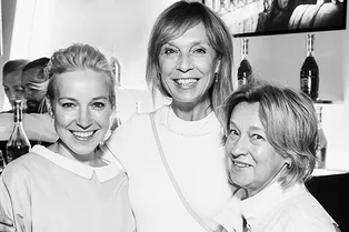 Алена Долецкая, Полина Киценко, Ксения Чилингарова на открытии ретроспективы Кабаковых