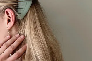 Гуаша для волос? Зачем нужен гребень из натурального камня