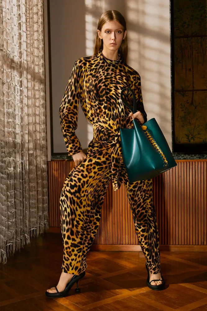 STELLA MCCARTNEY PRE-FALL 2022 STELLA MCCARTNEY PRE-FALL 2022