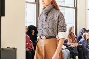 7 серых свитеров, которые выручат в холодные дни