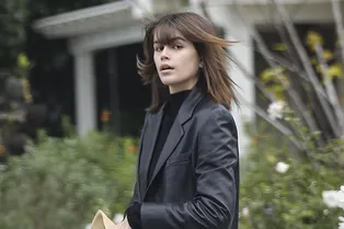 Романтический уикенд: Кайя Гербер в кожаном жакете и с соломенной шляпкой в аэропорту с предполагаемым бойфрендом Остином Батлером