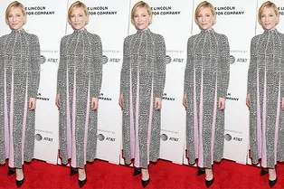 В кино как на вернисаж: Кейт Бланшетт в платье Valentino на премьере «Манифесто»