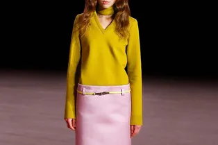 Юбка миди и высокие сапоги — лучший дуэт на раннюю весну